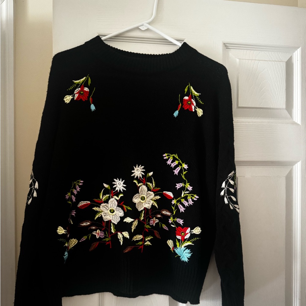 Vintage looking sweater with flowers